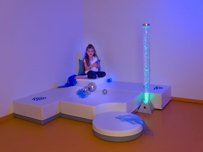 Betzold Podeste-Set Dana Betzold Podeste-Set Dana, beleuchteter Säule und Kind
