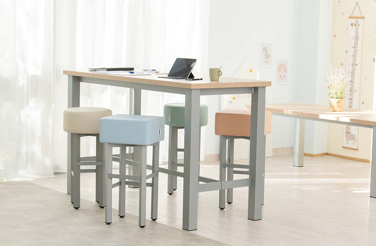 essBar Hochtisch mit essBar Hochhockern essBar Hochtisch mit essBar Hochhockern in verschiedenen Farben