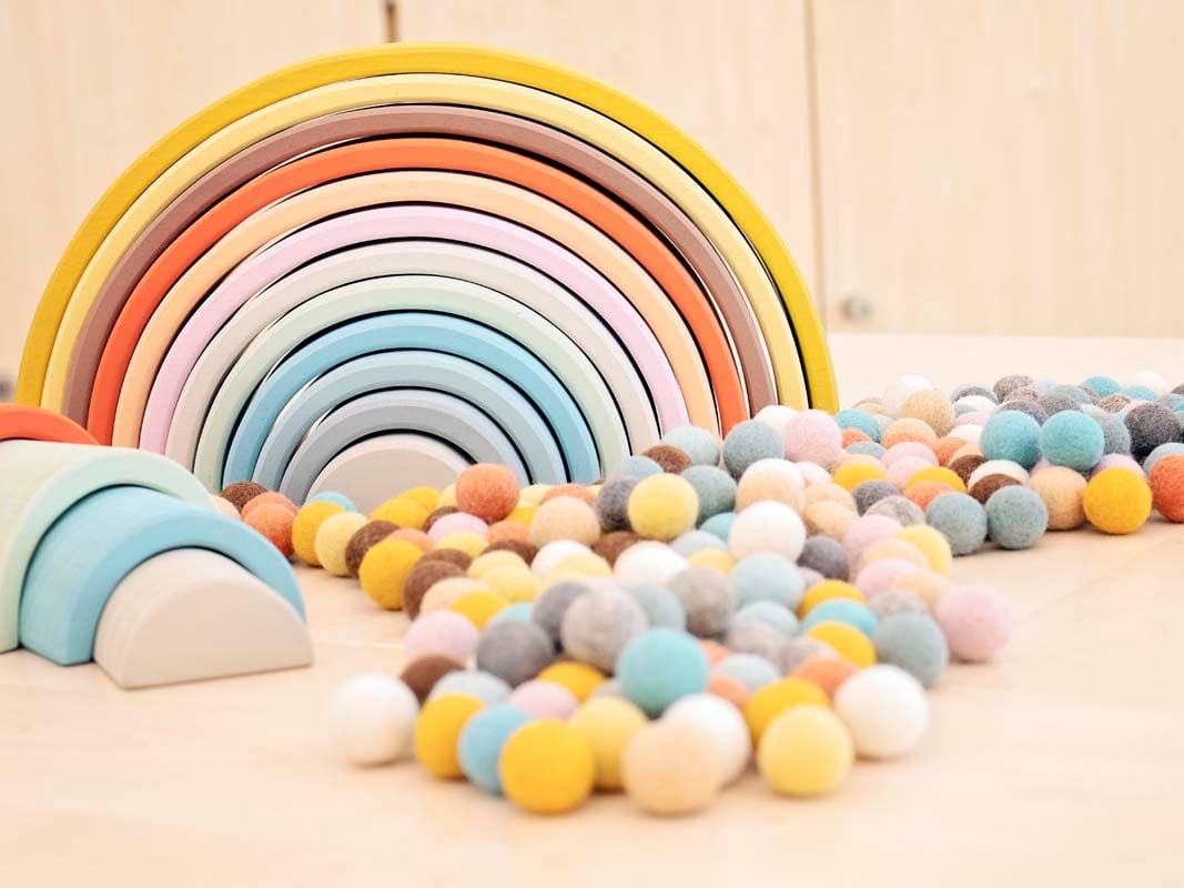 Betzold Regenbogen Pastell mit Filzkugelset in Pastell