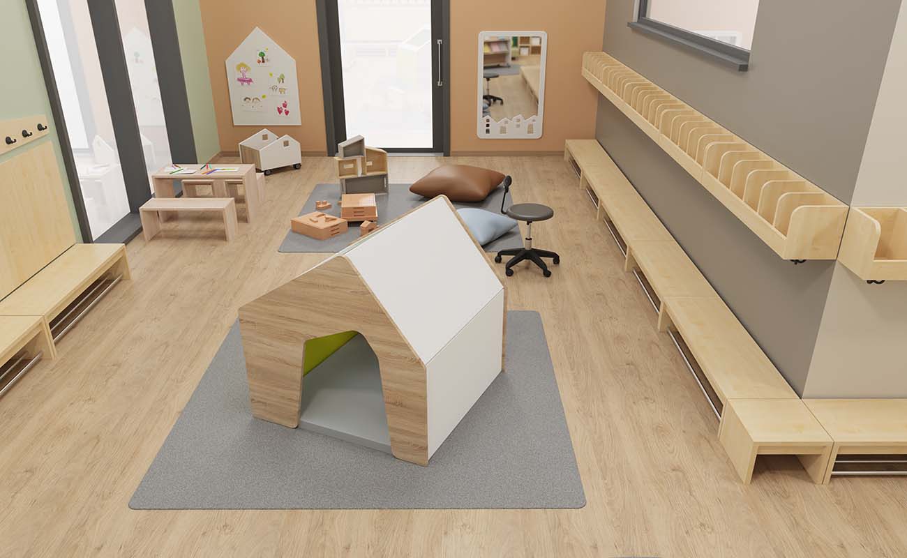Garderobe Waldwinkel Spielbereich mit EduCasa Spielhaus Sinne, Betzold Holzsitzgruppe, modularem Puppenhaus, Erzieherstuhl und Flexeo Armadio Garderoben