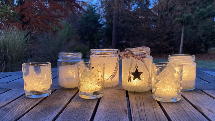 Frostige Windlichter mit Salz und Zucker basteln