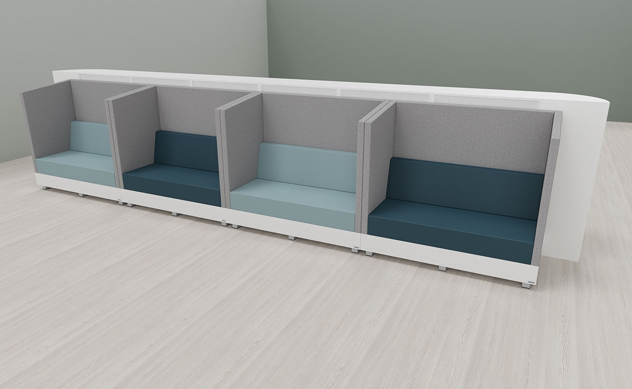 Klassenzimmer Wissensnetz Ecke 3 mit Schallschutzsofas hinter FlexeoRegalen als Raumtrenner