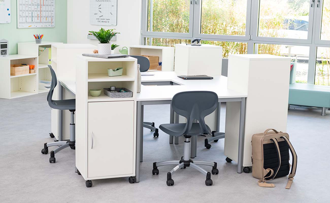 Betzold Caddys Lernflex mit Drehstühlen und Einzeltischen, Anwendungsbild im Klassenzimmer