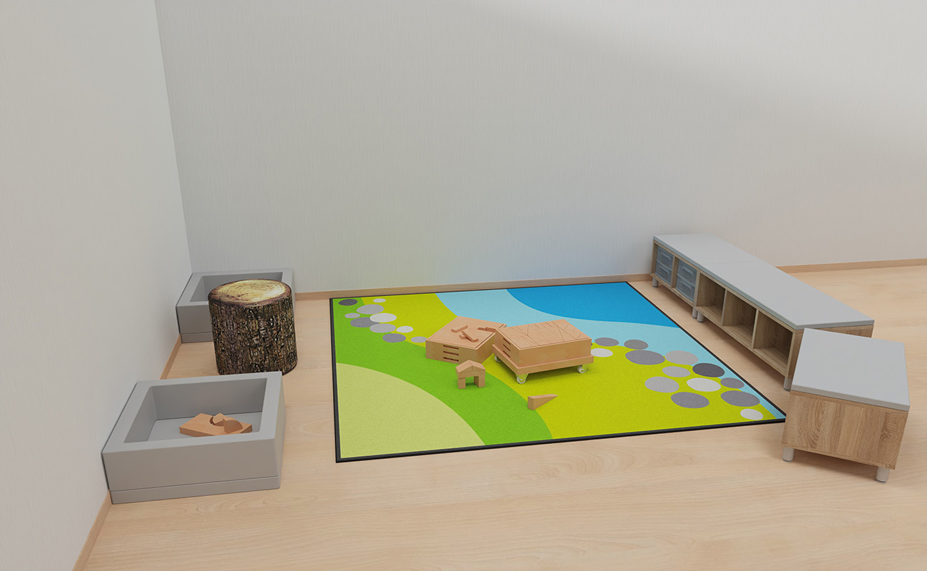 Gruppenraum Waldlichtung Raumecke mit EduCasa Teppich Landscape, Flexeo Regal, Raumtrenner und Betzold Bausteinwagen