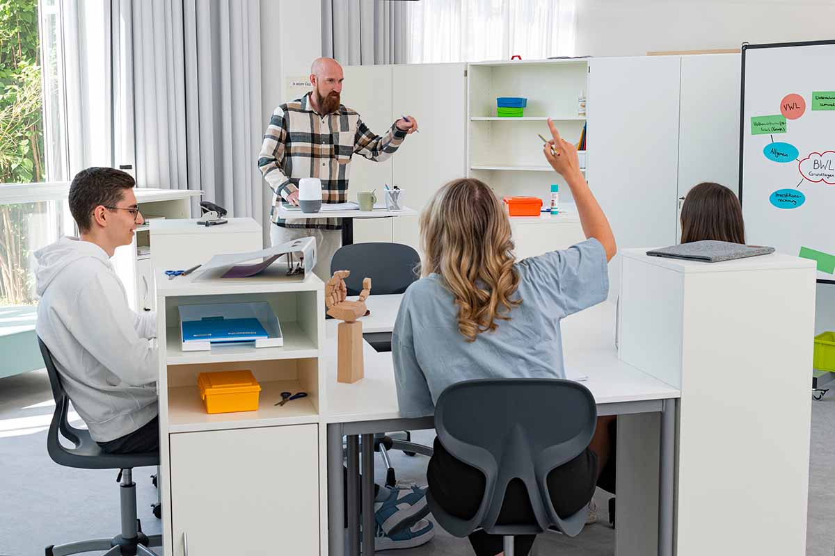 Betzold LernFlex Rechtecktische und LernFlex Caddys Betzold LernFlex Rechtecktische und LernFlex Caddys Anwendungsfoto im Klassenzimmer