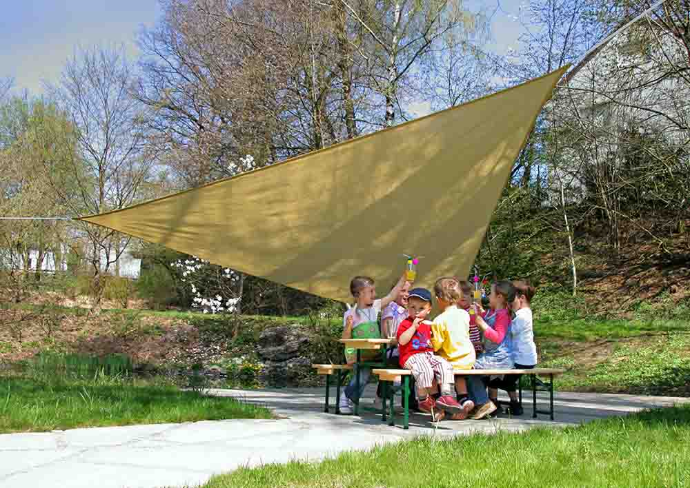 Sonnensegel Sonnensegel über grossem Gruppentisch