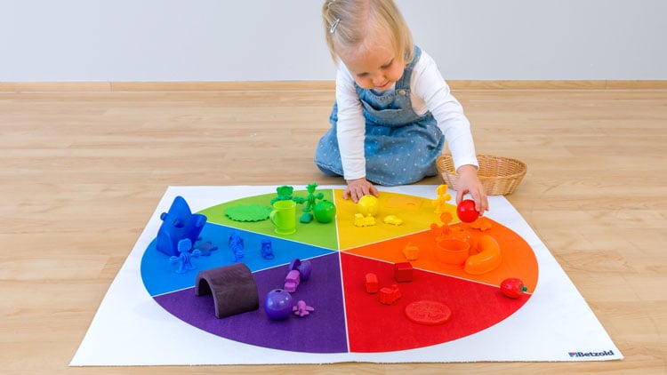 Teppich  in 5 Farben zur Föderung der Farberkennung - perfekt für Sortierspiele geeignet.