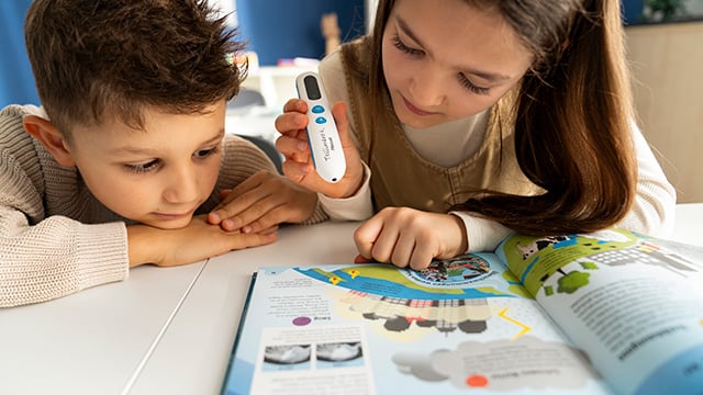 Kinder nutzen den Tellimero EDU