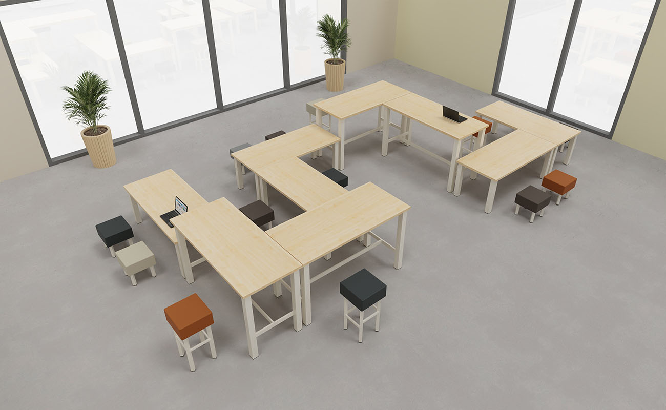 Co-Learning Space Lernatelier Co-Learning Space Lernatelier Ecke mit verschieden hohen essBar Tischen und Hockern