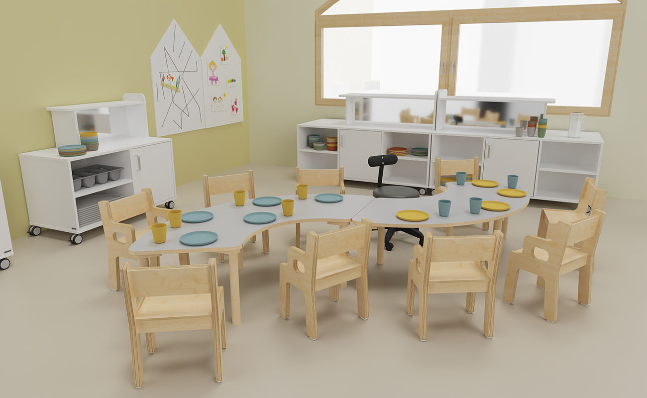 Ess-Ecke Ess-Ecke Ausschnitt mit Baccus Tisch, Kinderstühlen, Buffetwagen und Magnettafel Haus