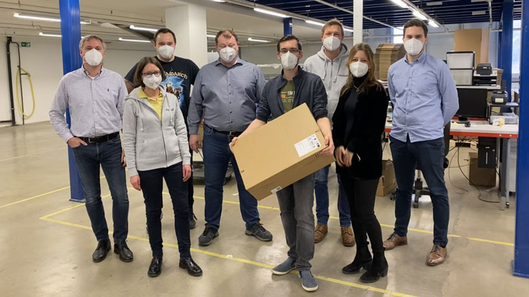 Das erste Paket im neuen Shuttlelager