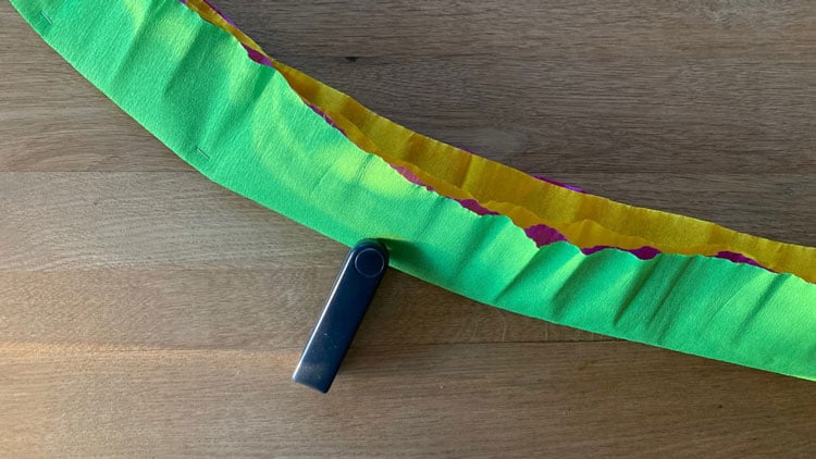 Krepppapier falten und tackern
