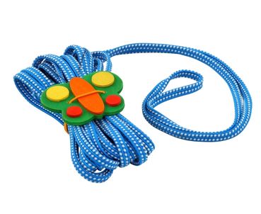 blauer Hüpfgummi mit bunten Schmetterlingsverschluss auf weissem Hintergrund