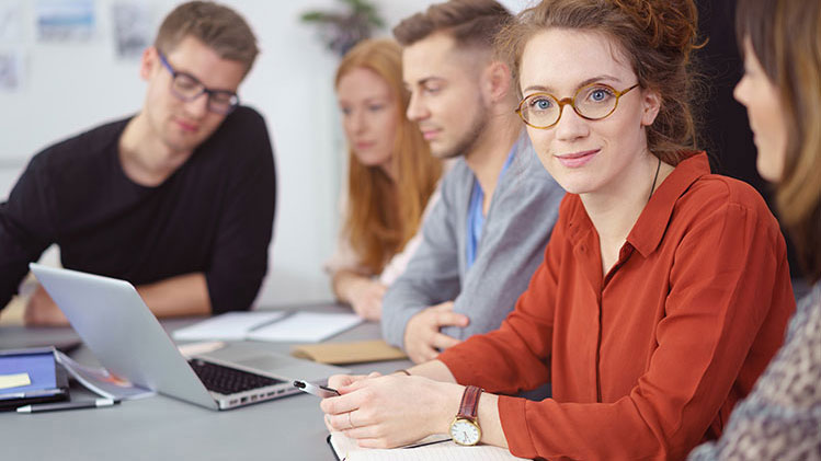 Lehrerkonferenz im Lehrerzimmer