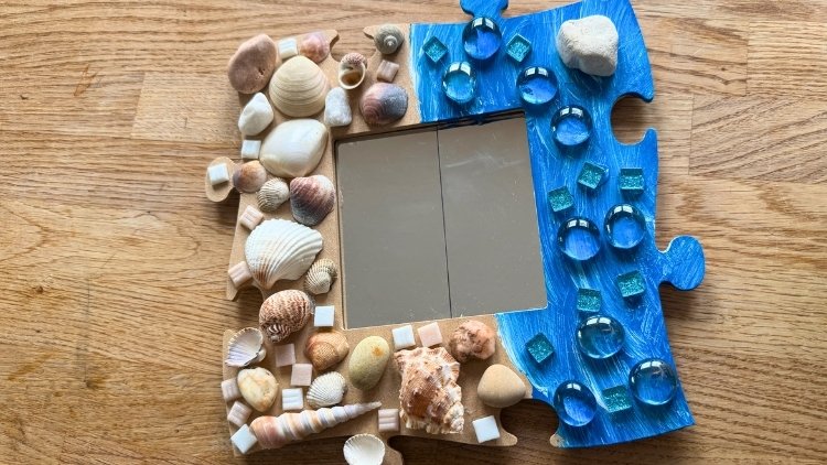Spiegelrahmen mit Muscheln beklebt