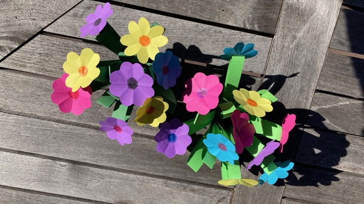 Bastelanleitung für Blumenstrauss aus Papier