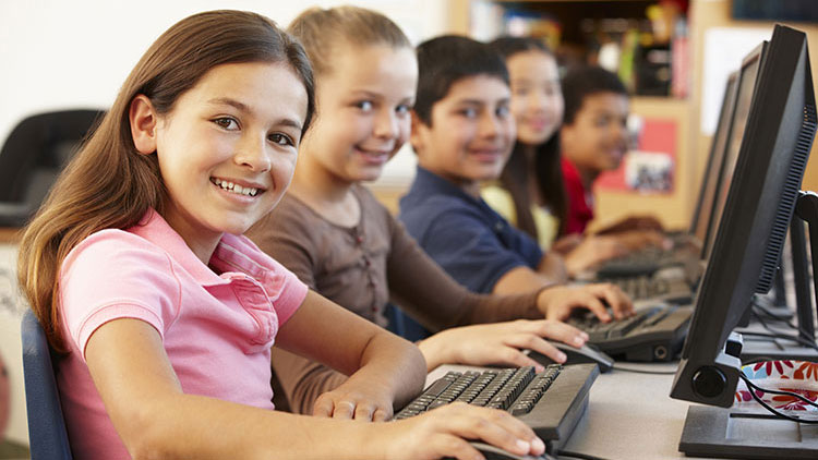 Kinder im Klassenzimmer