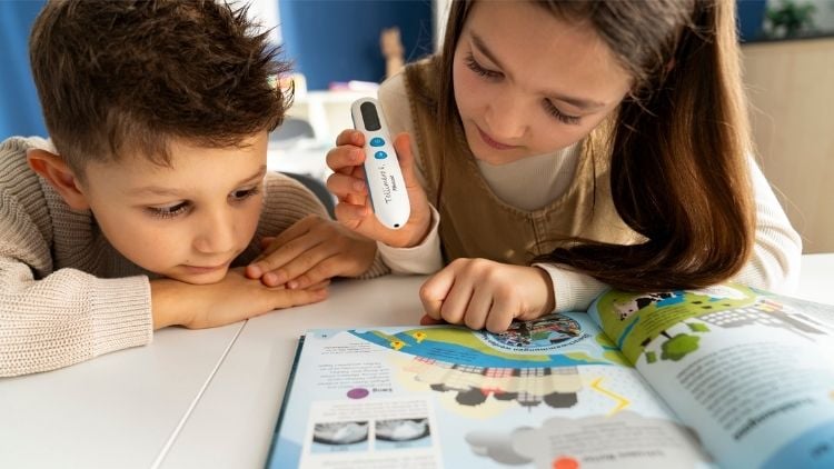Kinder arbeiten mit dem Tellimero EDU.