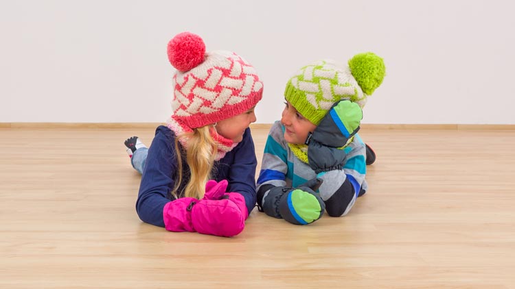 Kinder spielen im Morgenkreis